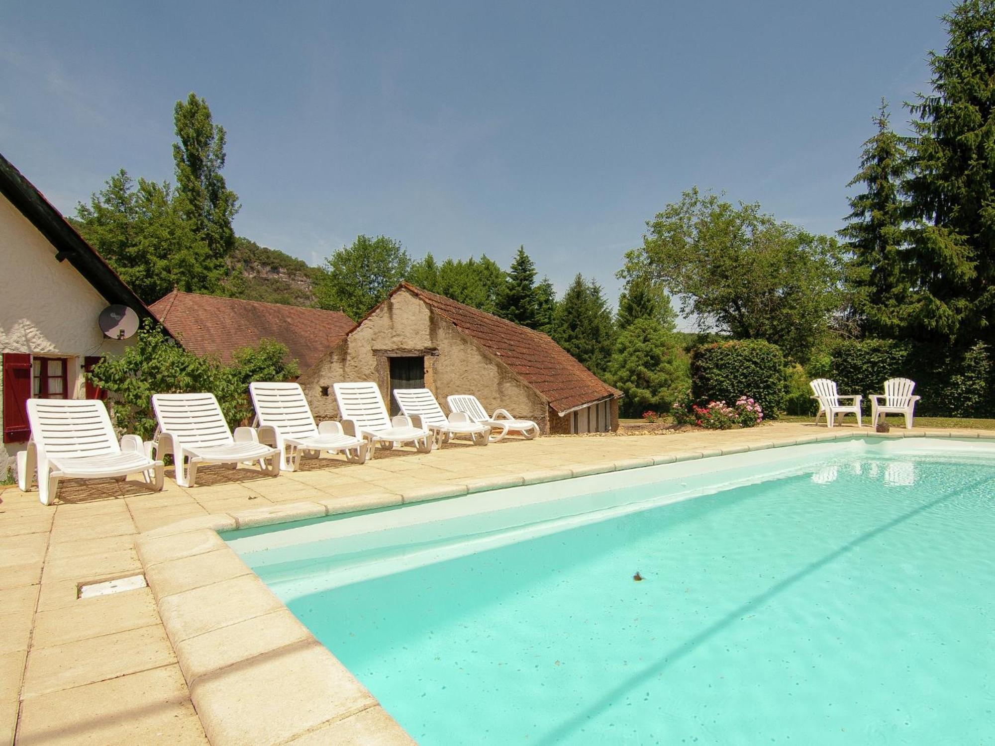 Appealing Apartment In Vezac With Swimming Pool 베이냑 에 카즈낙 외부 사진